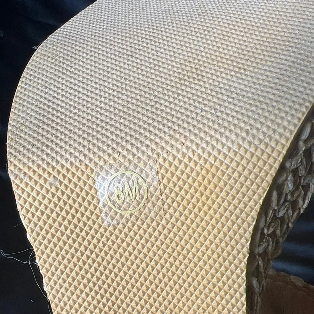 Elegant Tan Woven Sandals - Picture 5 of 5